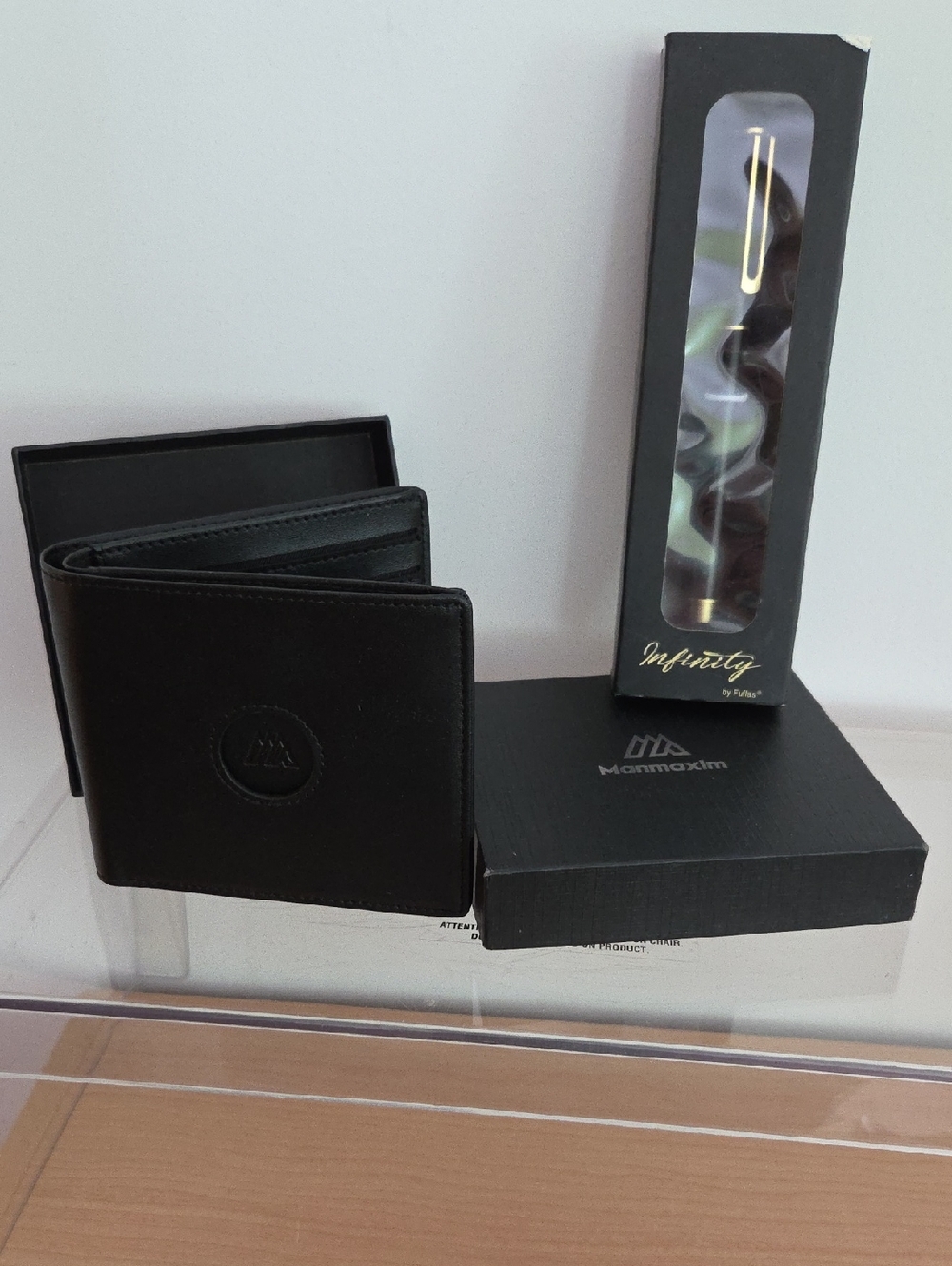 Black Leather NWT Bi-Fold Air Tag Wallet in Box & Infinity Black Pen In Box